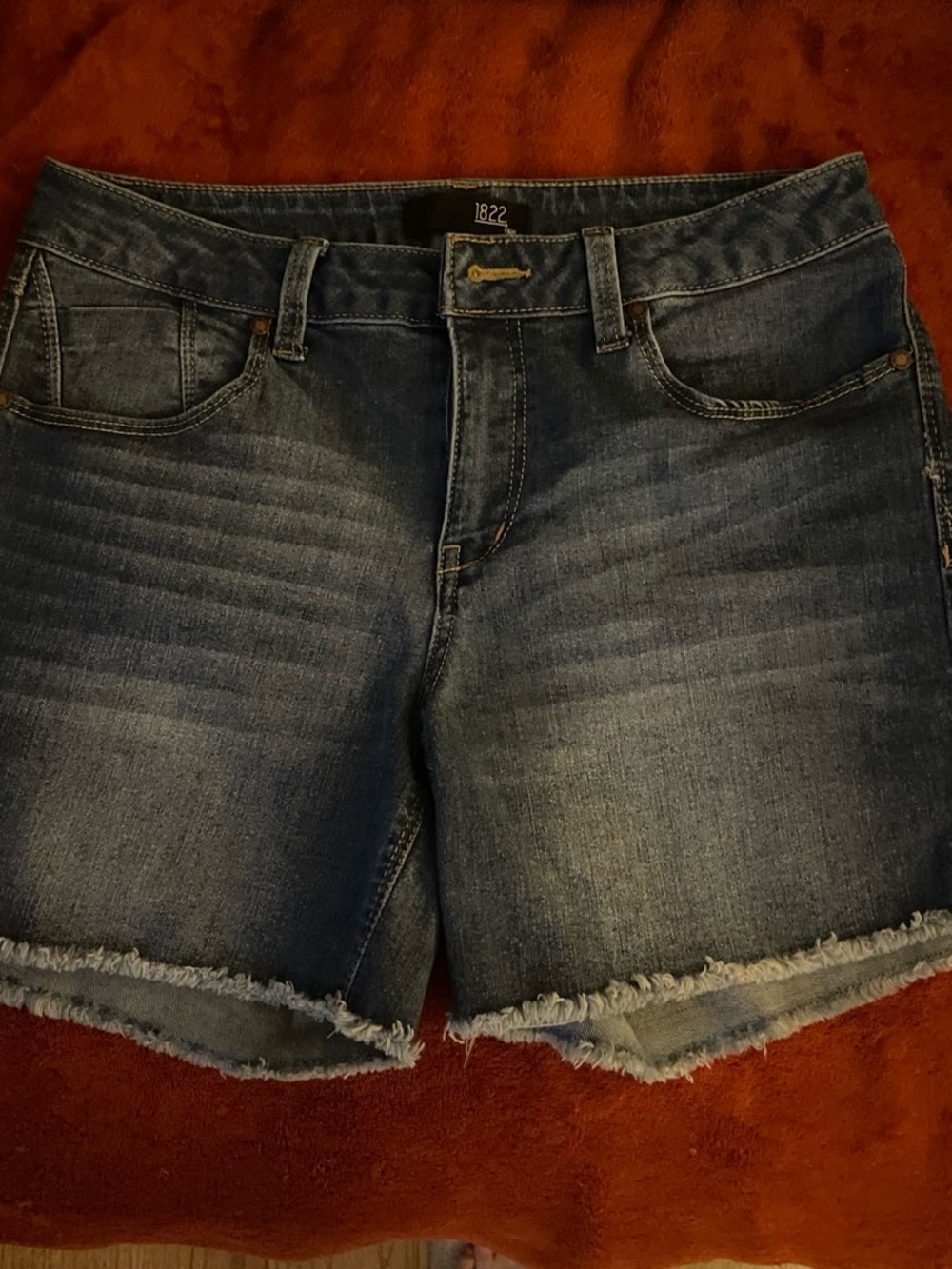 1822 Denim Women’s Medium Blue Frayed Hem Jean Shorts